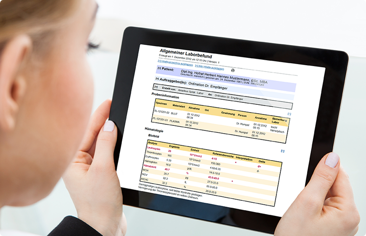 (c) racorn/Shutterstock.com iPad mit Befunden